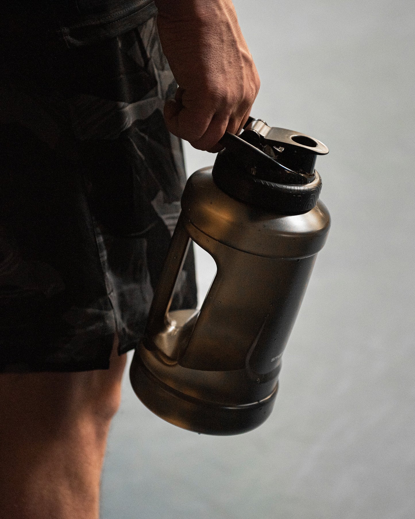 ultimate-jug-black-f0 Smartshake_Ultimate_Jug_black_lifestyle.jpg