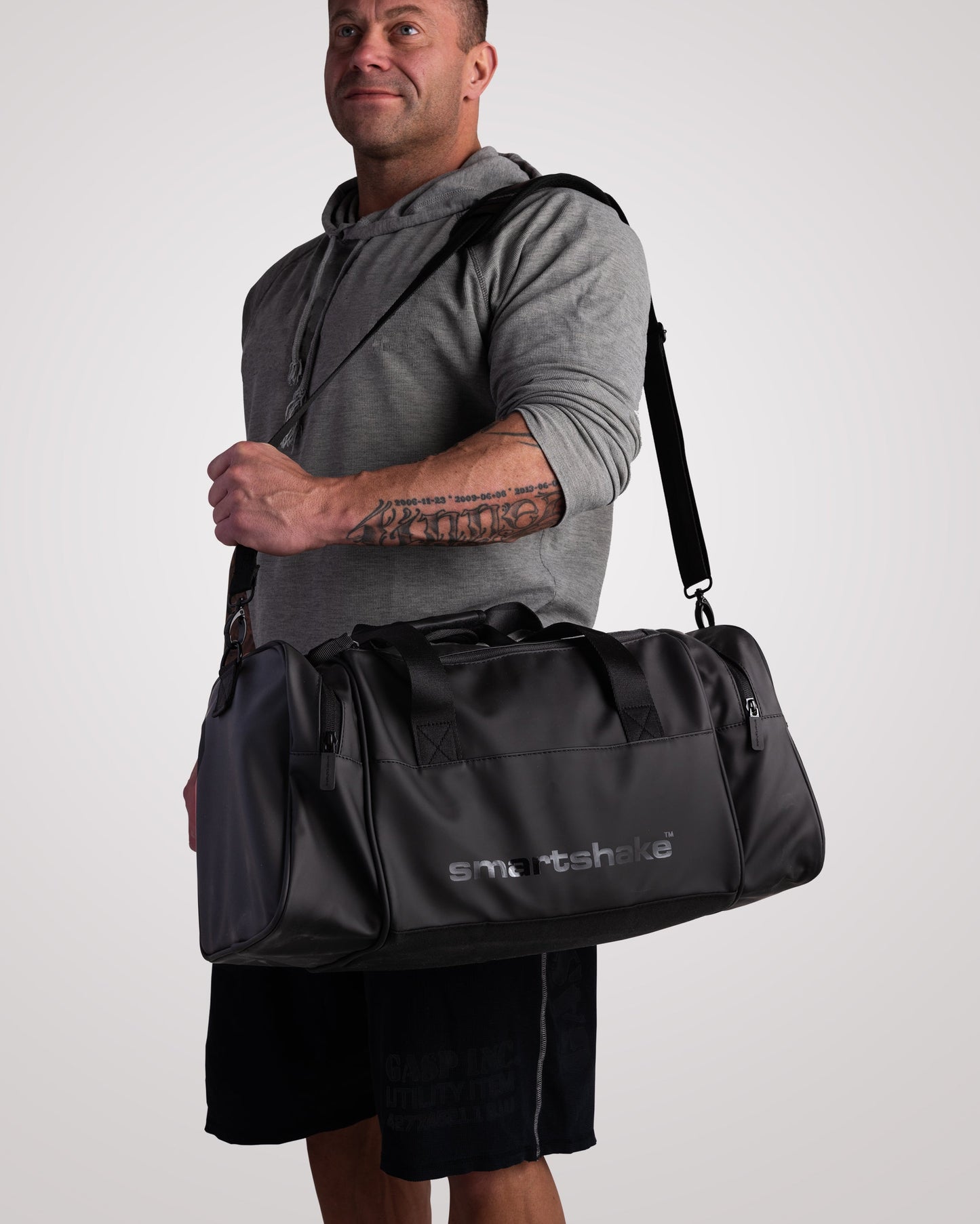 gym-bag-black-m5 Smartshake_GymBag_Black_lifestyle2.jpg