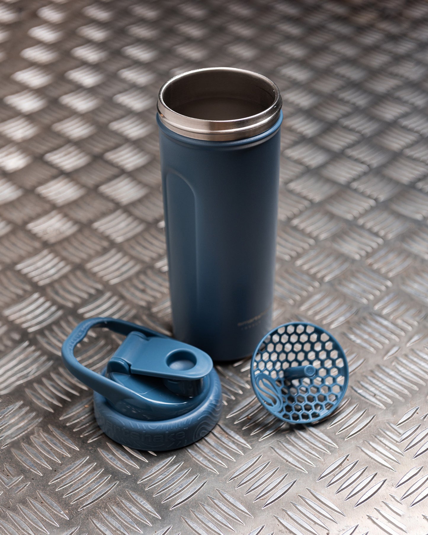 insulated-steel-shaker-faded-blue-u4 Smartshake_Insulated_Steel_Faded_Blue_Lifestyle.jpg