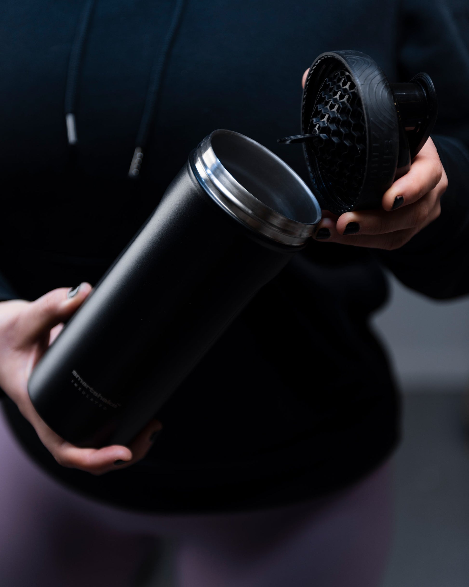 insulated-steel-shaker-black-p4 Smartshake_Insulated_Steel_lifestyle.jpg
