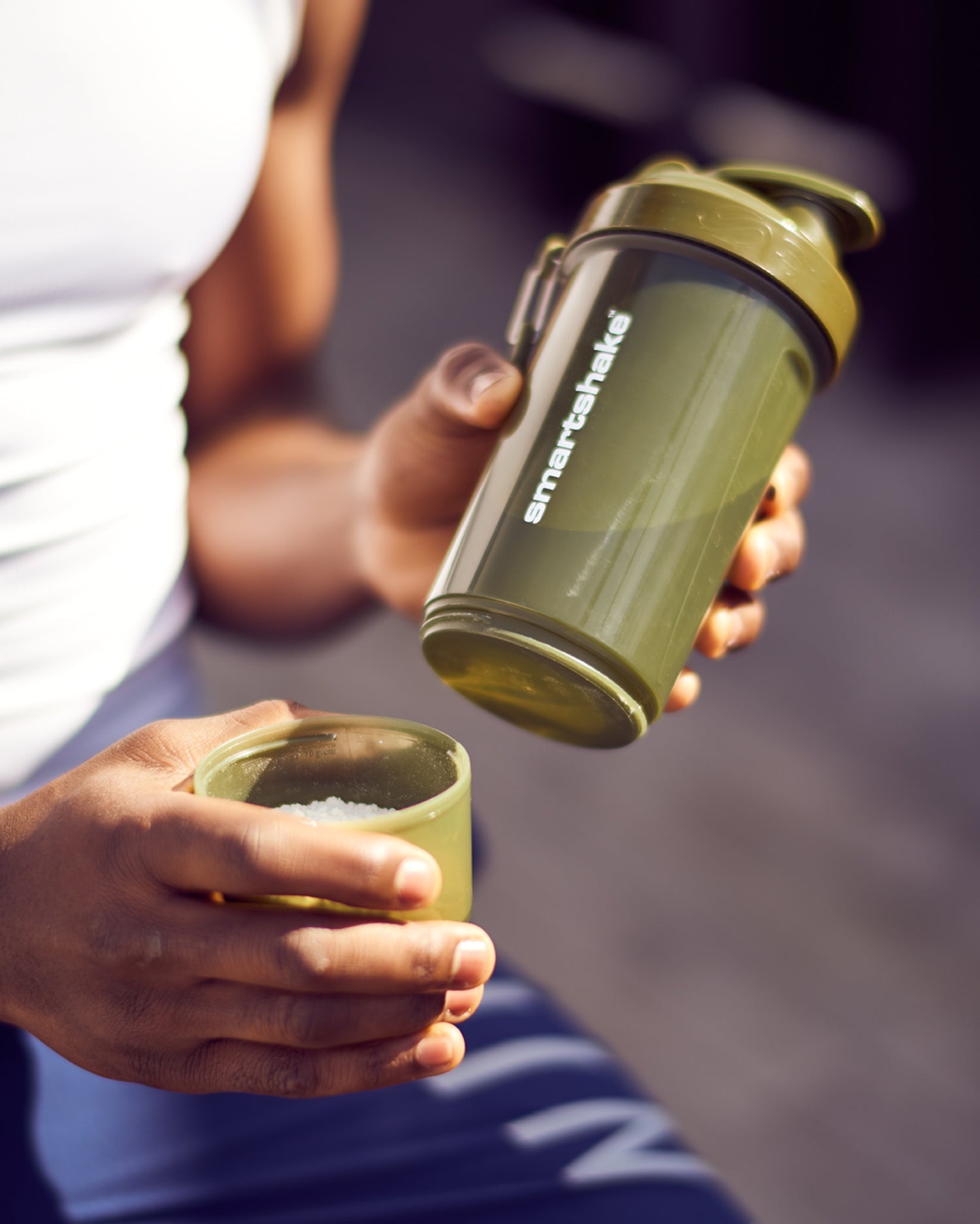 original2go-one-army-green-w1 Smartshake_O2Go_Army_green_lifestyle.jpg