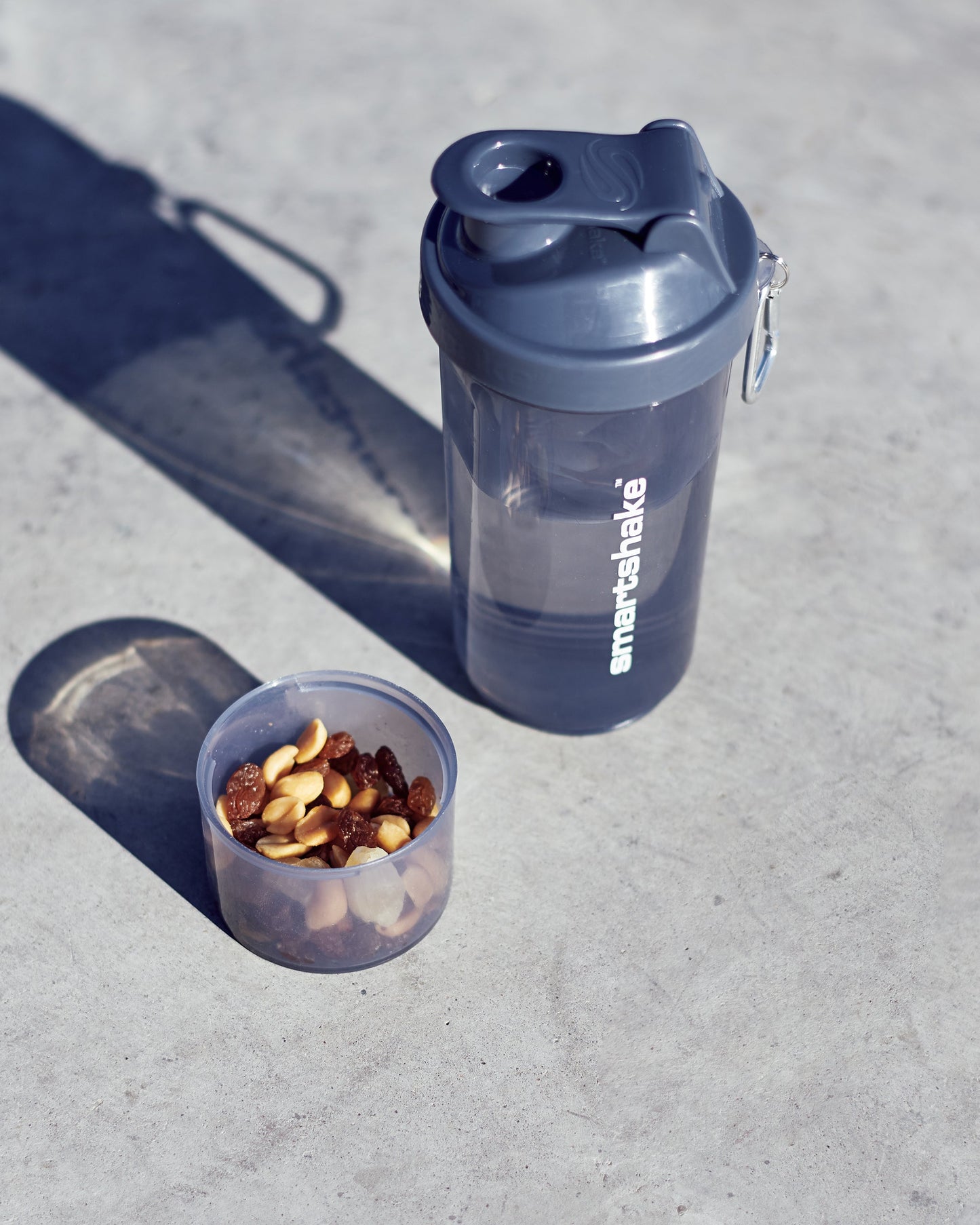 slim-stormy-gray-v8 Smartshake_Slim_gray_lifestyle.jpg
