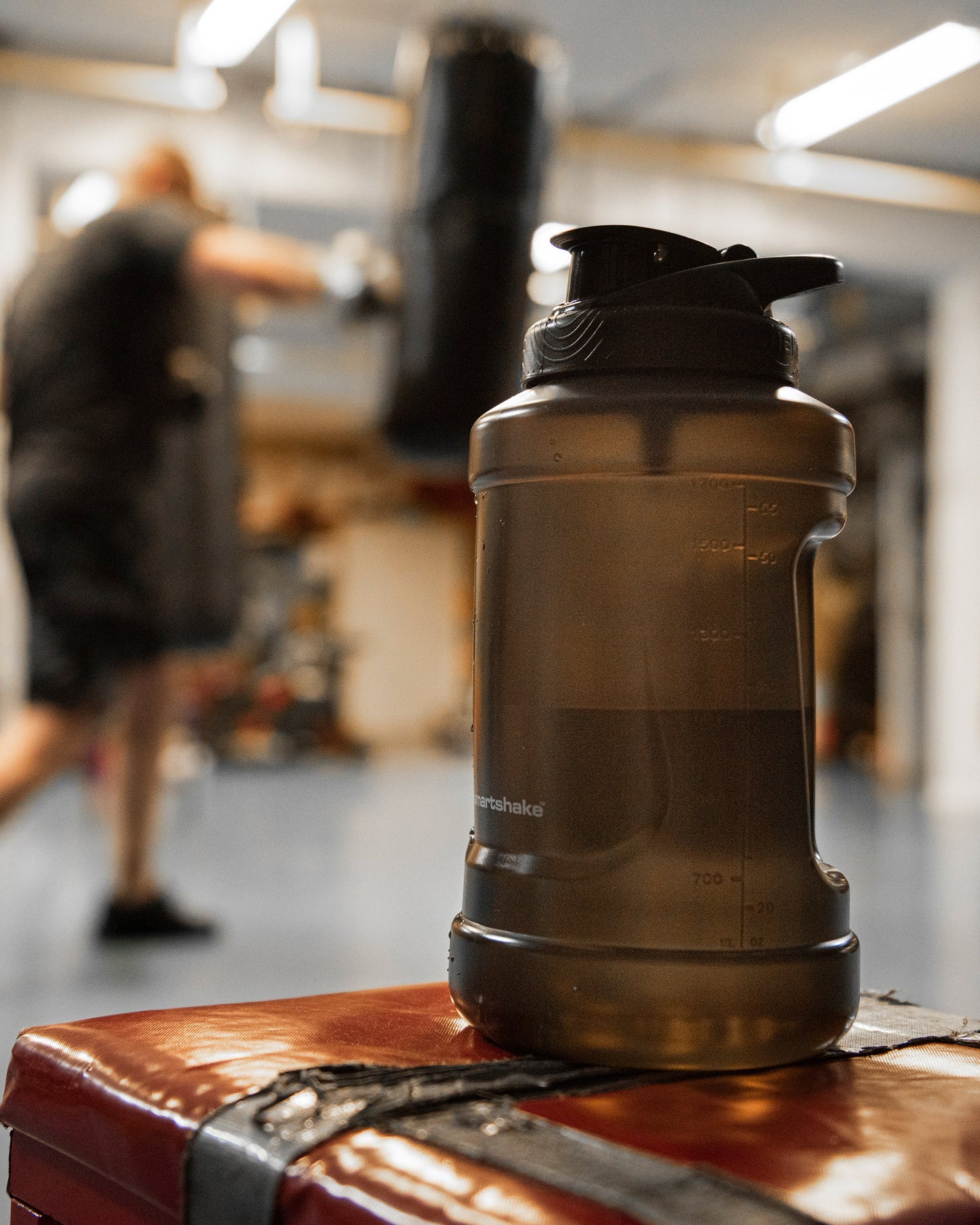 ultimate-jug-black-f0 Smartshake_Ultimate_Jug_black_lifestyle2w.jpg