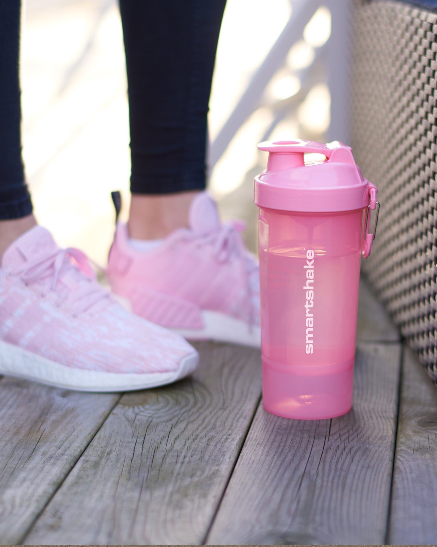 original2go-one-light-pink-e9 smartshake_02go_pink_lifestyle.jpg